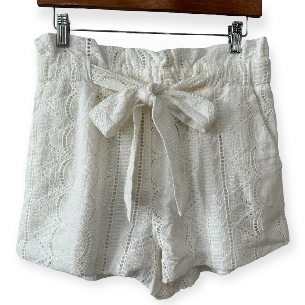 ACOA Eyelet Lace Embroidered Belted Waist Shorts Medium NWT